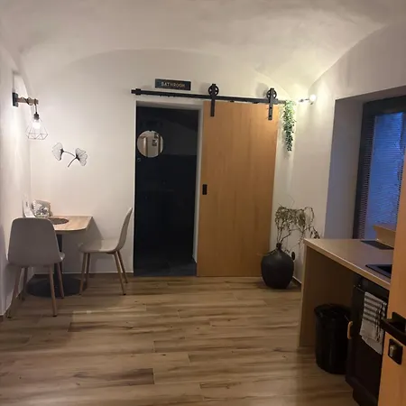 Azyl Na Statku 4 *